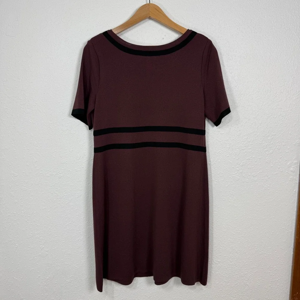 Ming Wang Small Shift Dress Burgundy Knit Gold Chain Military Old Money Academia